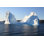 Iceberg sculpté au large du cap Ricketts, île Devon, Labrador, Canada. par Murphy_Shewchuk