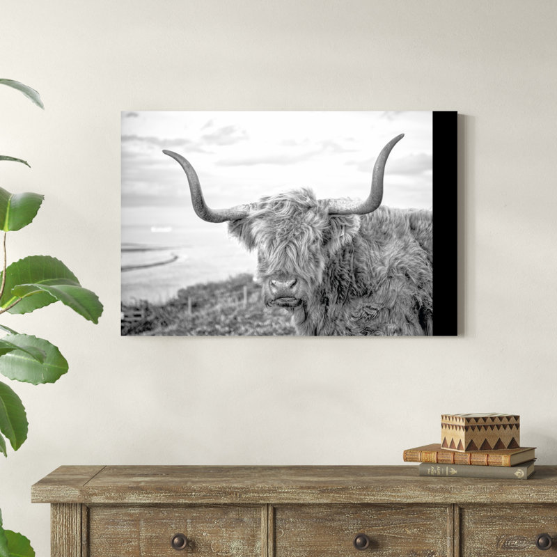Highland Cows II par Joe Reynolds - Photographie sur toile tendue, H 24 po x l 36 po x P 1,25 po
