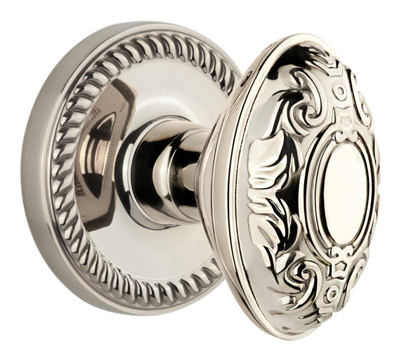 Grandeur Newport Rosette Passage avec grande porte victorienne, 2-3/8 po, Nickel poli