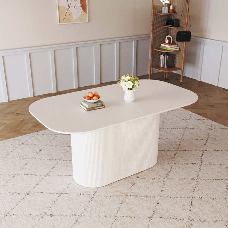 Table de salle à manger de 63 pouces en MDF de style crème avec pieds à rayures verticales, table de bout épaisse élégante pour 4 à 8 personnes