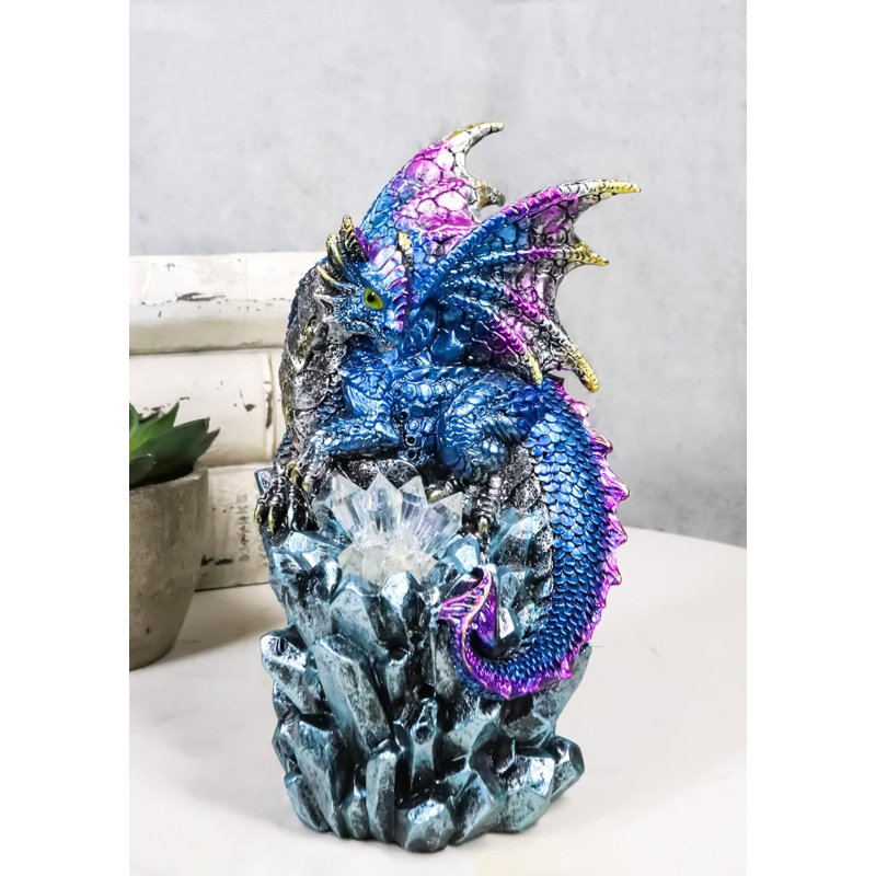 Figurine Ocean Atlantis Dragon perchée sur un rocher en cristal