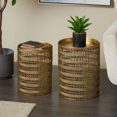 Ensemble de tables de bout rondes en métal doré avec plateau