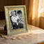 Cadre photo décoratif doré antique 1 pièce 5 po x 7 po avec photo protecteur-425545096-425545097-425545110