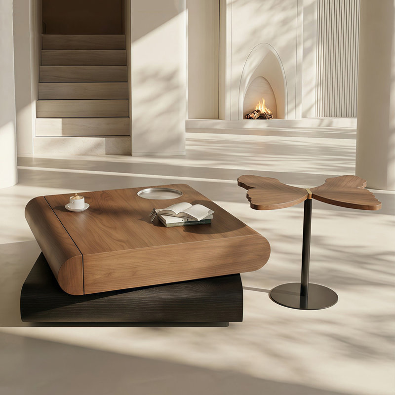 Ensemble de tables basses de style médiéval