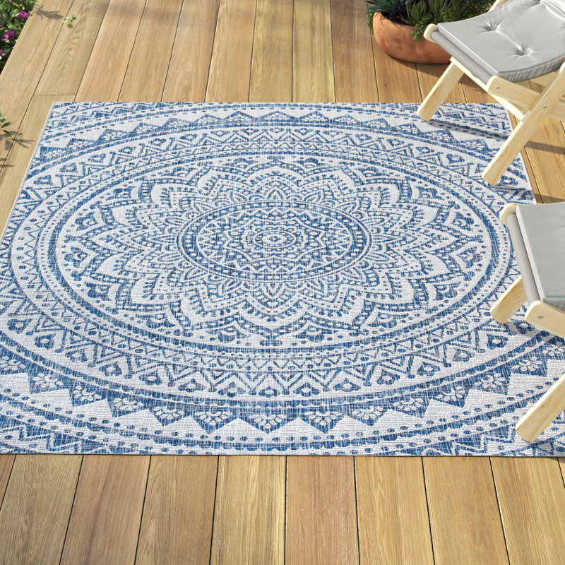 Ellefson Ivory/Navy Indoor/Outdoor Area Rug, Rectangle 5'3" x 7'7"