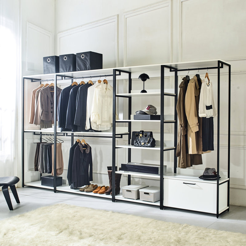 Walk In Closet - Structure en métal, rangement très profond, taches et égratignures, chaleur de l'eau, planche E0 avec corrosion de la structure, égratignures