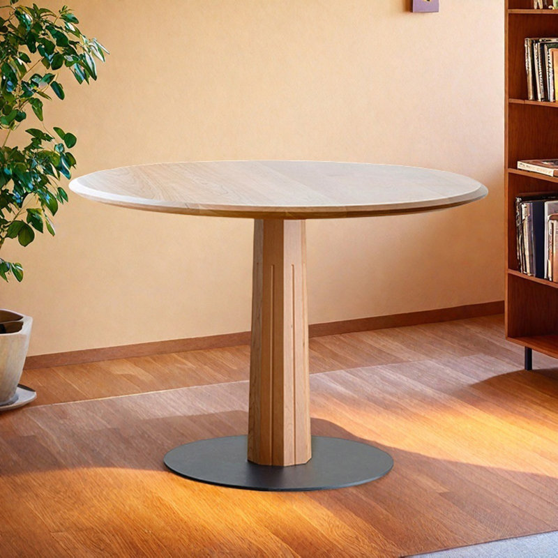 Table ronde chaleureuse en bois massif