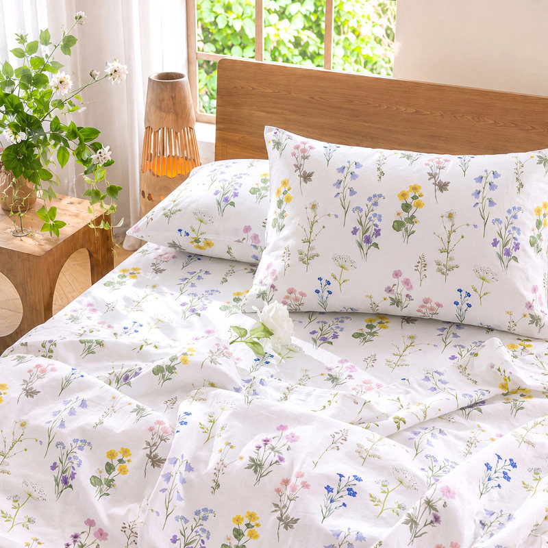 Floral Pillowcases King Size Set of 2, White Meadow Wildflower Pillow Covers, Soft Breathable 100% Cotton Pillow Cases with Envelope Closure, Cottage Style