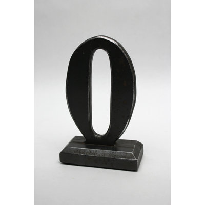 Sculpture typographique sur base