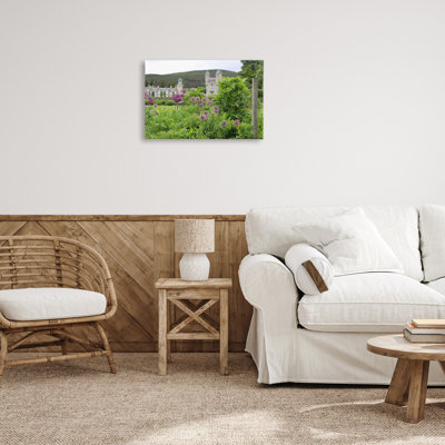 «Distant Castle View», art mural sur toile par Tammy Apple