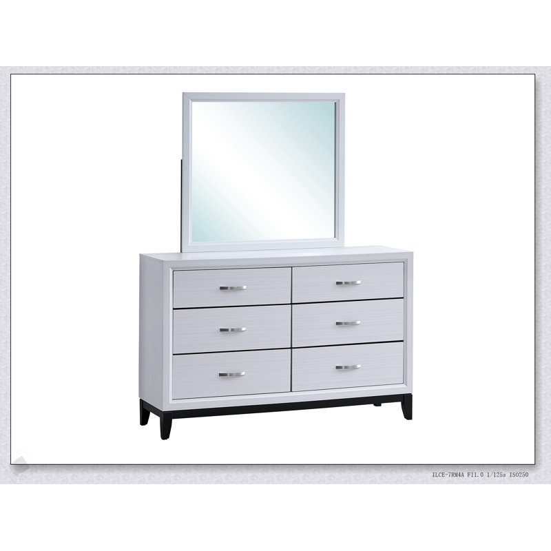 La commode blanche Glasgow G04390-D avec tiroirs spacieux et finition élégante en grain de bois est parfaite pour les chambres à coucher modernes.