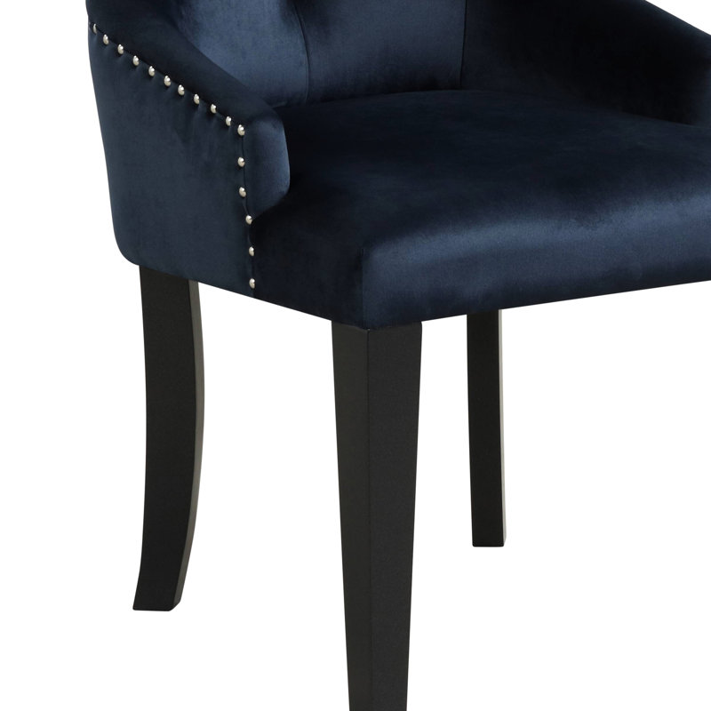 Chaise d'appoint en velours bleu foncé foncé avec assise inclinée de 20 po de profondeur, 22 po de largeur et 220 lb de confort