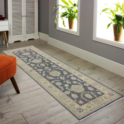 Tapis de couloir ivoire / gris en laine noué à la main 2 pi 7 po x 8 pi 4 po Grigori