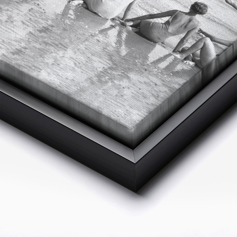 Femmes qui dansent sur la plage, Black Framed, Canvas, 08"H x 10"W