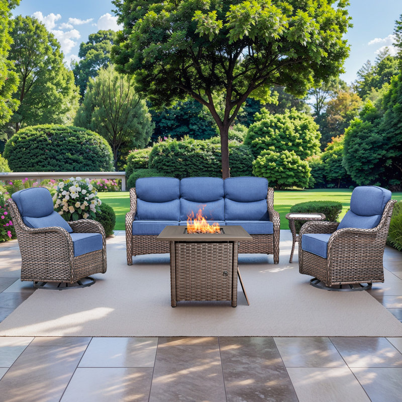 Ensemble de meubles de patio en résine tressée avec table de foyer, chaises de patio pivotantes en rotin PE avec table de foyer au propane, ensemble de conversation de patio en osier brun 5 pièces