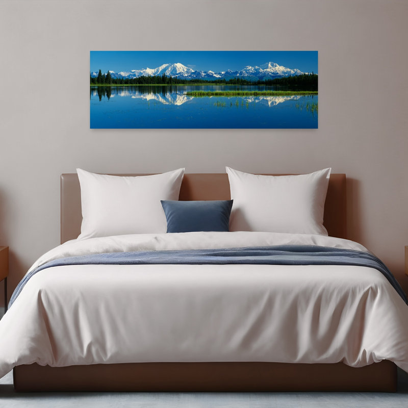 Reflet des montagnes dans le lac, le mont Foraker et le mont Mckinley, parc national de Denali, Alaska, États-Unis