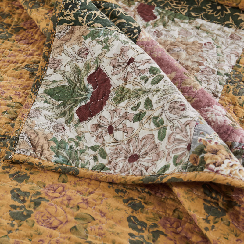 Antique Chic 100% Cotton Patchwork Reversible Quilt Set with Throw Pillows