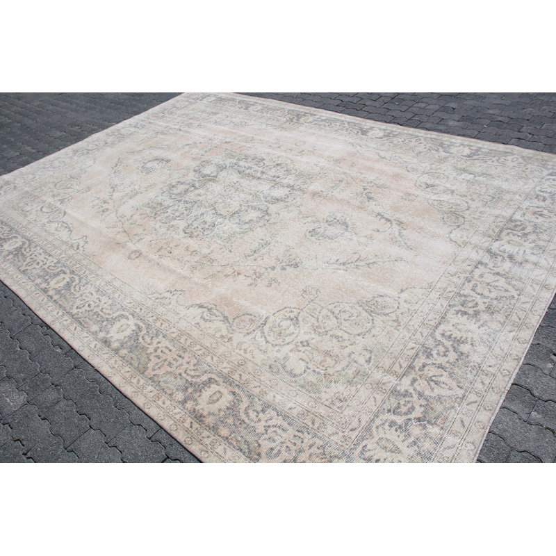 Grand tapis beige turc rétro avec des détails complexes parfaits pour les espaces sophistiqués