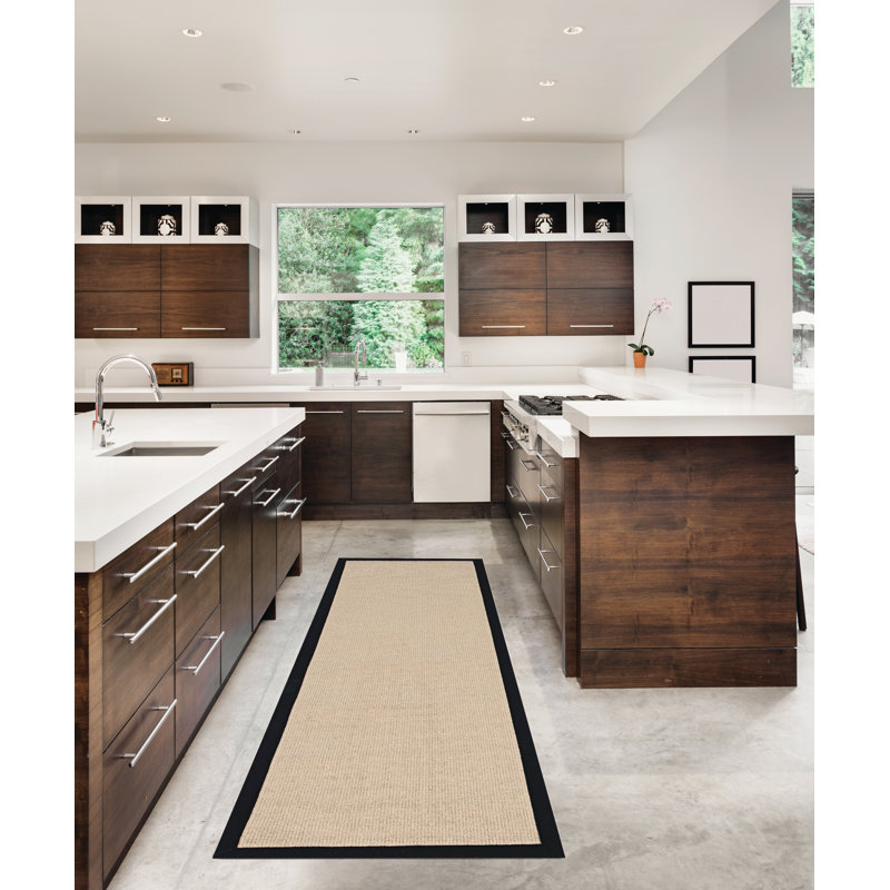 Tapis berbère beige clair fait à la main avec bordure en similicuir noir Nannette, Tapis de couloir 2 pi 6 po x 8 pi
