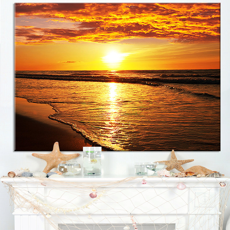«Bright Yellow Sunset over Waves», impression, H 30 po x l 40 po x P 1,5 po, Toile tendue