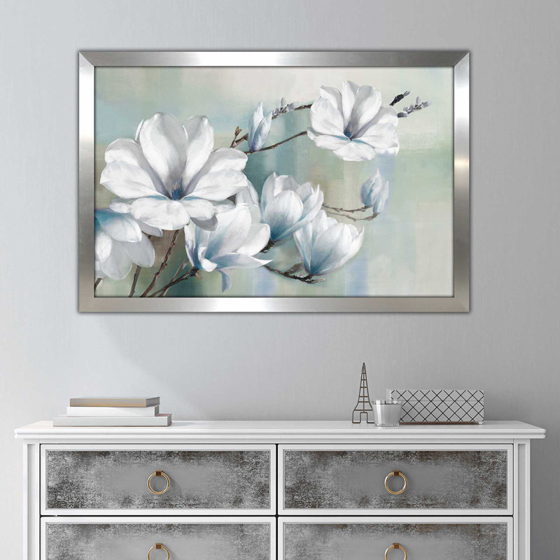 Spring Magnolias par - Peinture, Encadrement argenté, H 27,5 po x l 39,5 po x P 0,75 po