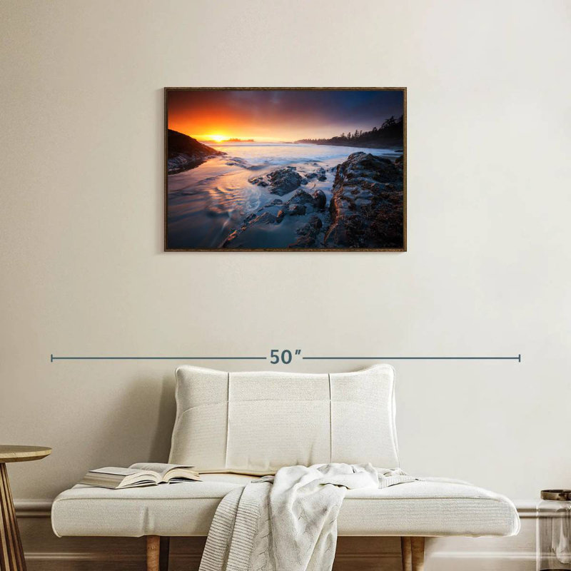 Coucher de soleil sur la côte du Tofino, Cadre flottant noyer, 31 po x 21 po
