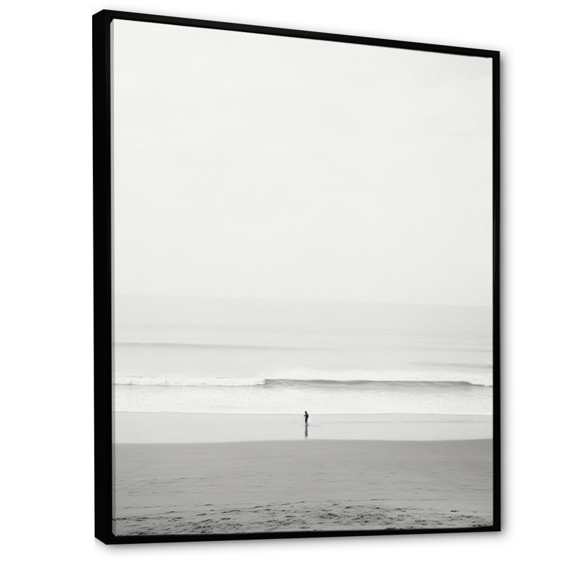 Minimalisme noir et blanc photo de plage V - art mural plage côtière, H 32 po x l 24 po x P 1 po, Cadre flottant noir