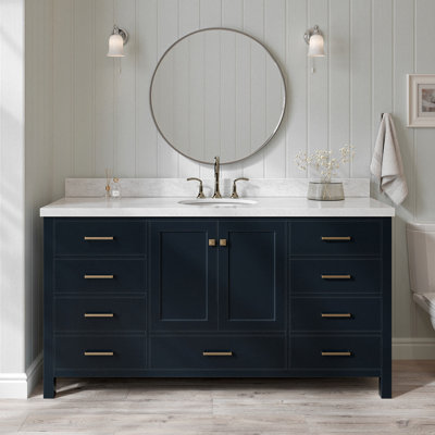 Meuble-lavabo simple en bois massif 67 po avec plateau en marbre Carrara de Cambridge 67 po Cambridge