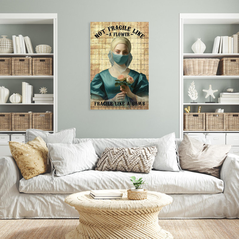«Nurse Fragile Like A Bomb», reproduction d'art graphique sur toile tendue, H 36 po x l 24 po x P 1,25 po