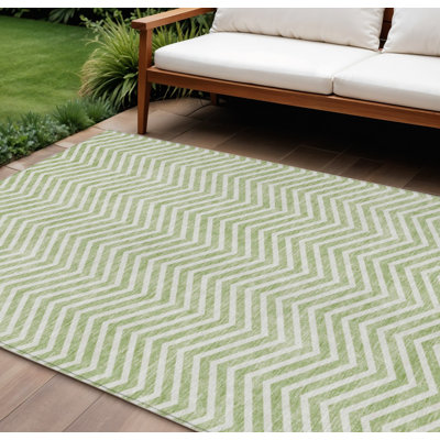 Tapis d'intérieur et d'extérieur lavable à chevrons vert et ivoire HomeRoots 9 pi x 12 pi