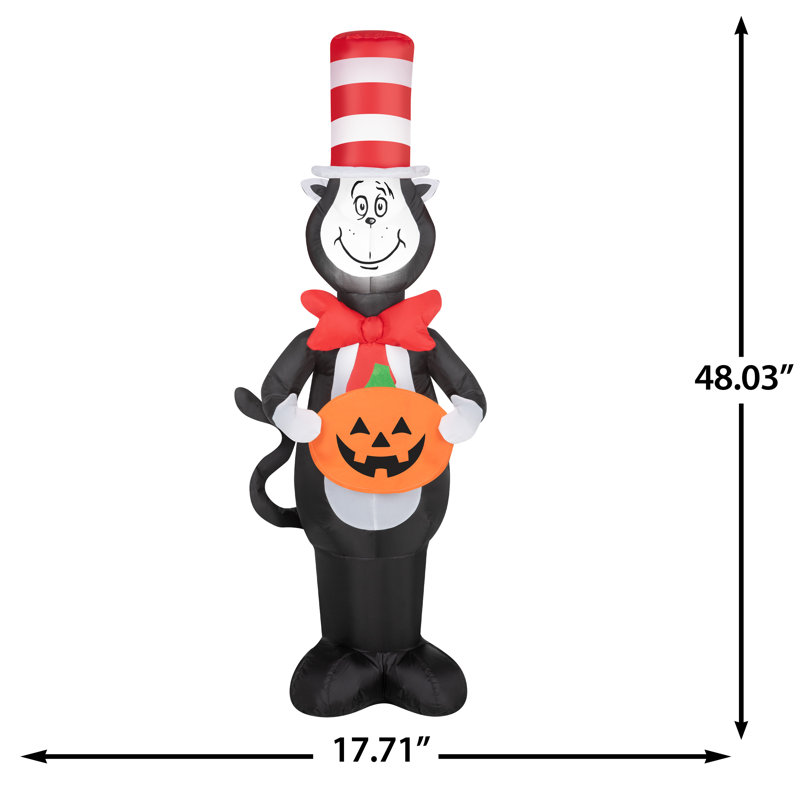 Chat léger dans le chapeau d'Halloween avec JO-Dr. Seuss