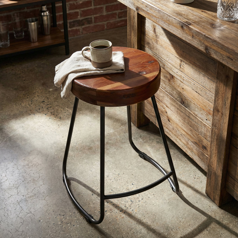 Tabouret Boone en bois flotté et pieds en métal