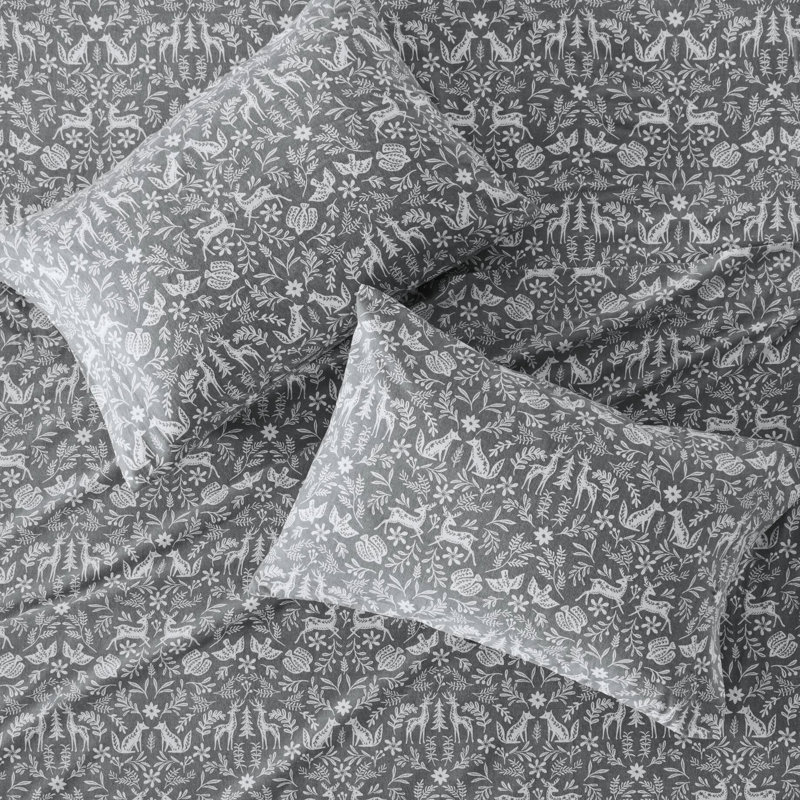 Feuille complète de 4 articles avec imprimé Faune d'hiver sauge, fabrication 100% flanelle de coton, dimensions luxueuses convenant aux matelas de 18 po, douceur grâce au brossage supérieur du tissu, bien ajusté élastique