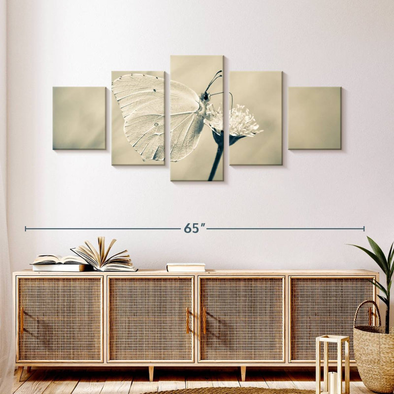 Papillon blanc et fleur, H 24 po x l 55 po