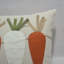 Housses de coussin de Pâques 12 x 20 pouces - 5 taies d'oreiller décoratives de printemps brodées carottes, tissu de coton doux avec fermeture à glissière cachée pour le canapé et la décoration intérieure