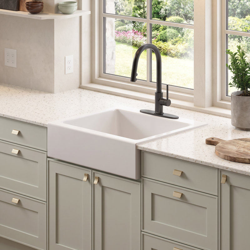 Évier de cuisine Parker de 26 po en argile réfractaire blanche éclatante Quick-Fit® à encastrer, style ferme, à tablier frontal et à cuve avec 3 trous pour robinetterie