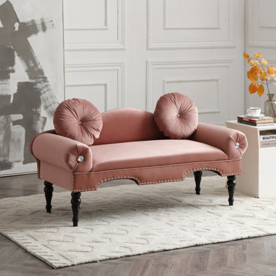 Chambre de salon en velours rose, siège à 2 places de 54 po de largeur, garniture cloutée, pieds en bois, coussins inclus