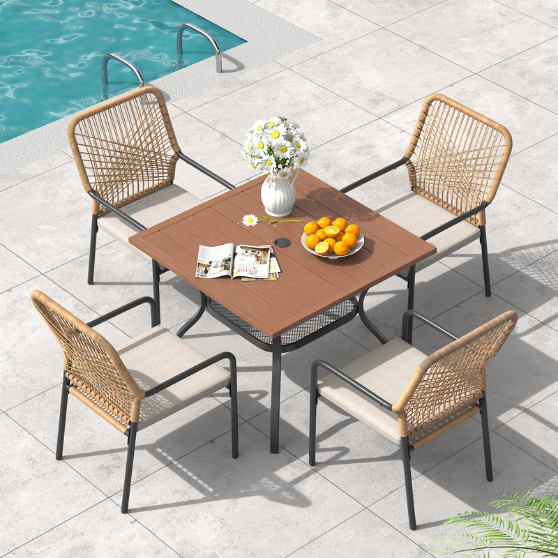 Ensemble de salle à manger de patio carré avec chaises rembourrées empilables en rotin, Brun bois brossé