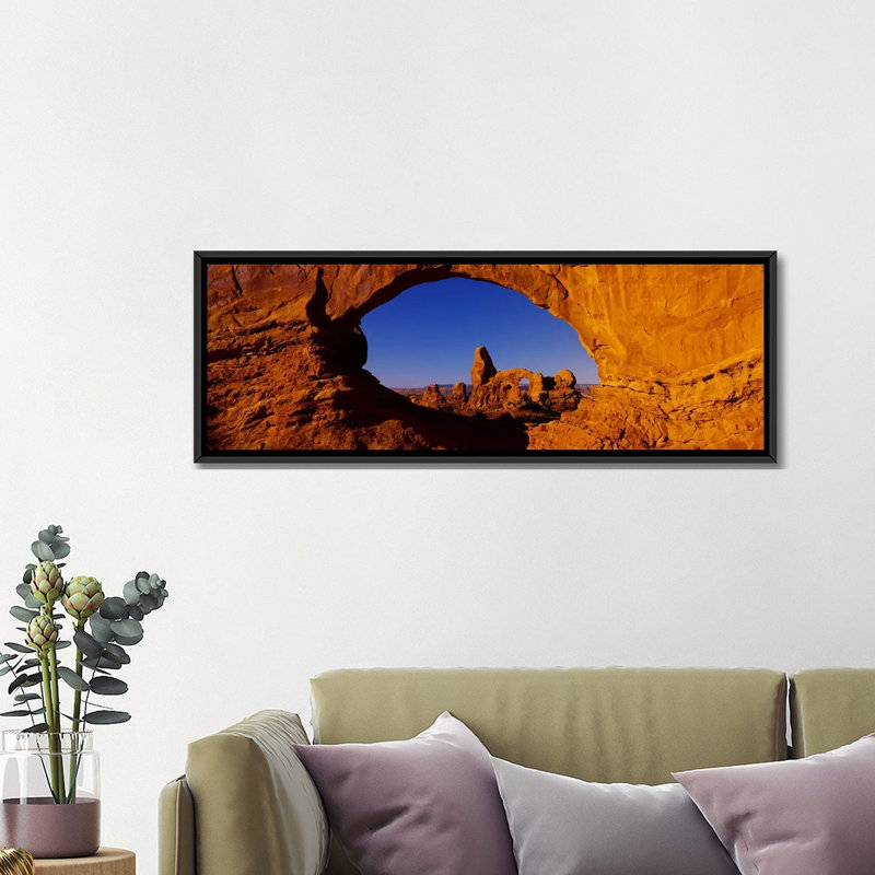«Natural Arch on a Landscape, Arches National Park, Utah», reproduction de photo sur toile, H 16 po x l 48 po x P 1,5 po