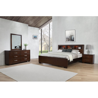 Ensemble de chambre avec grand lit 4 pièces Teneisha Cappuccino