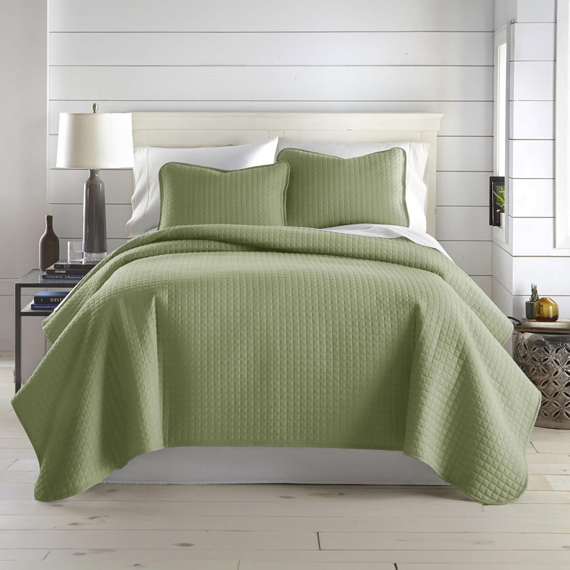 Southshore Fine Linens Vilano Oversized Quilt Set, Double-Brushed Microfiber Lightweight Quilted Bedding with Waffle Geometric Pattern and 2 Pillow Shams, Full/Queen, Sage Green