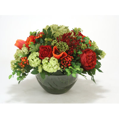 Arrangements floraux mixtes dans un vase