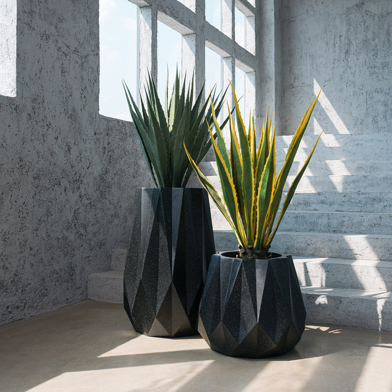 Jardinière Elenis de 18 pouces de hauteur, Noir
