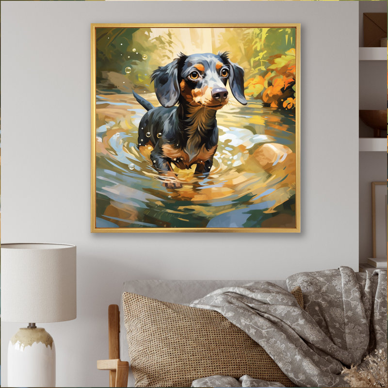 Mignon teckel jouant dans la rivière I sur toile, Cadre flottant doré, H 24 po x l 24 po x P 1 po