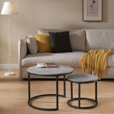 Ensemble de 2 tables basses gigognes rondes - Finition bois de faux béton gris