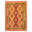 Tapis rouge en laine tissé à plat à la main à motif géométrique Amayla 3 pi 4 po x 4 pi 7 po