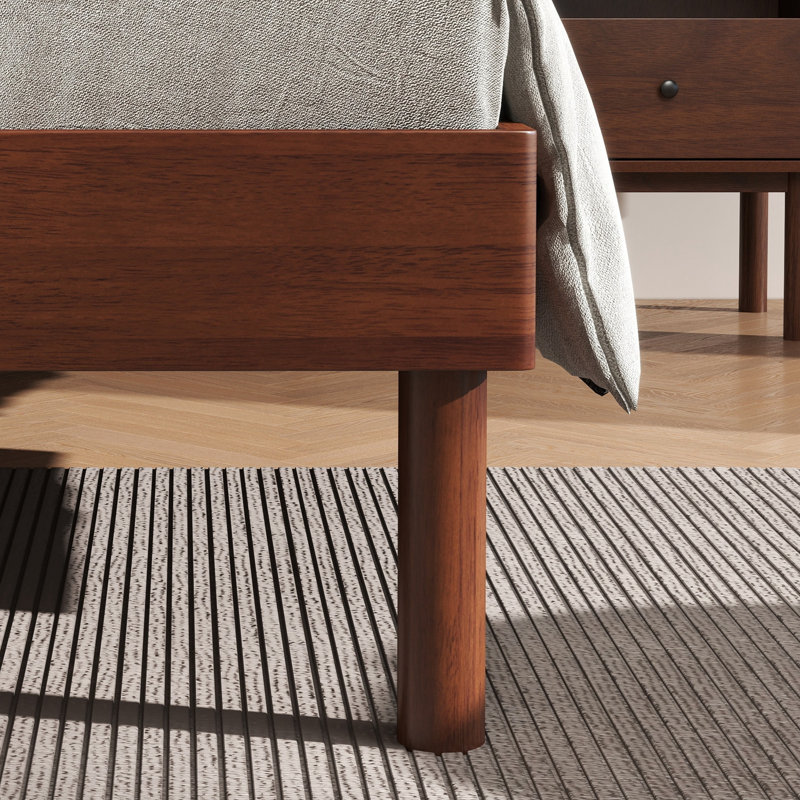 Grand lit plateforme en bois Ana avec pieds robustes