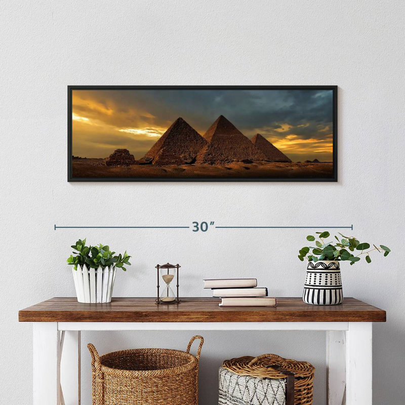 Coucher de soleil sur les pyramides de Gizeh, Cadre flottant noir, 28 po x 10 po