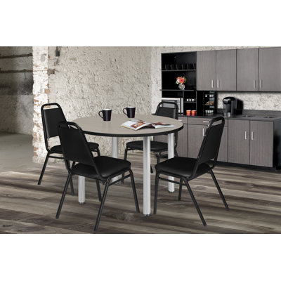 Plateau de table Kee, 4 chaises empilables