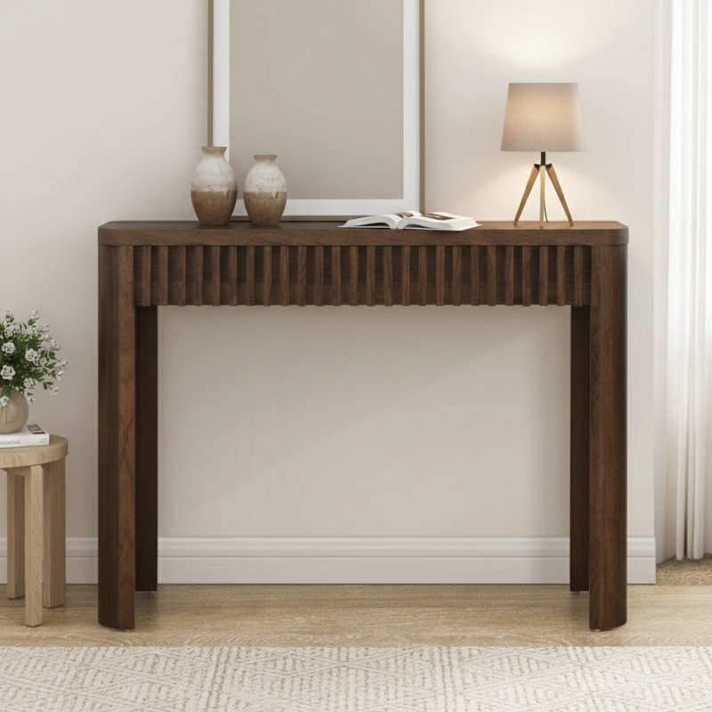 Console cannelée de 39 po de style moderne Mid-Century Abdel, H 29,5 po x l 39,4 po x P 11,8 po, Noyer